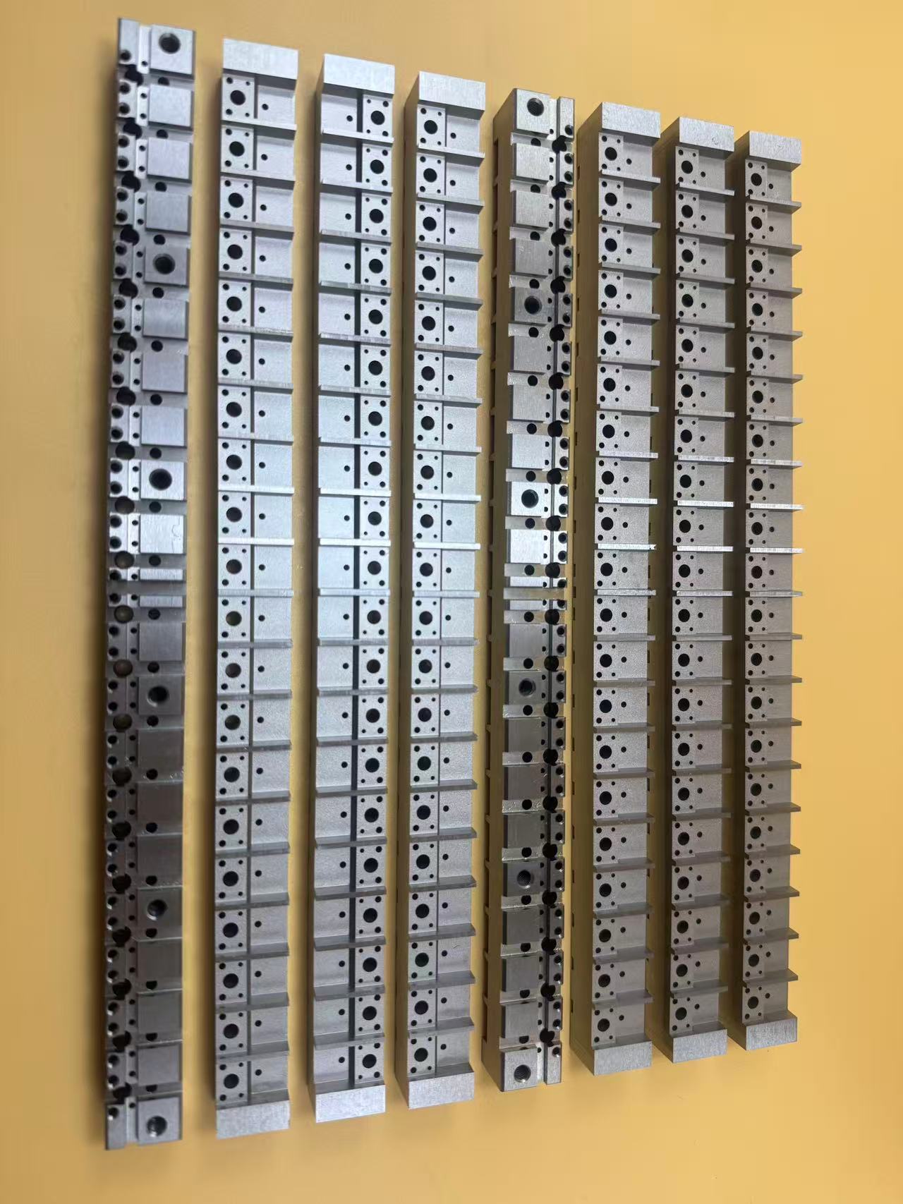 ওয়্যার ইডিএম অংশগুলিকে প্রভাবিত করে এমন প্রধান কারণগুলি কী কী?