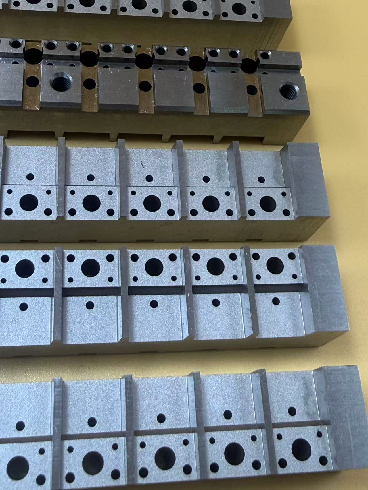 সেমিকন্ডাক্টর প্যাকেজিং ছাঁচে ধীর তারের বৈদ্যুতিক স্রাব মেশিনিং প্রযুক্তির প্রয়োগগুলি কী কী?